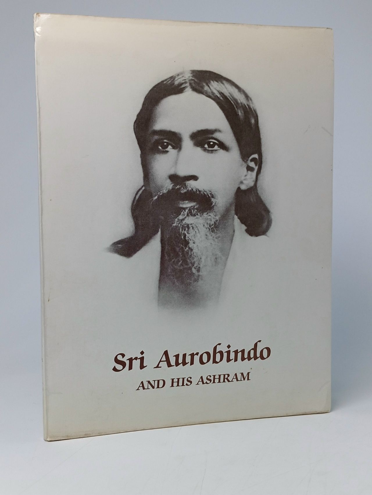 Обложка: Sri Aurobindo and His Ashram