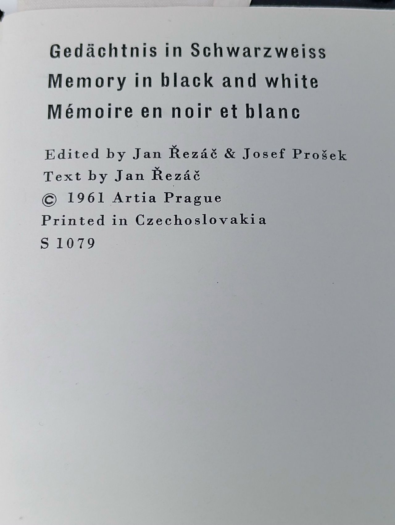 Gedachtnis in Schwarzweiss. Memory in black and white. Memoire en noir et blanc / Воспоминания в черно-белом цвете. Menzel Gerhard W.