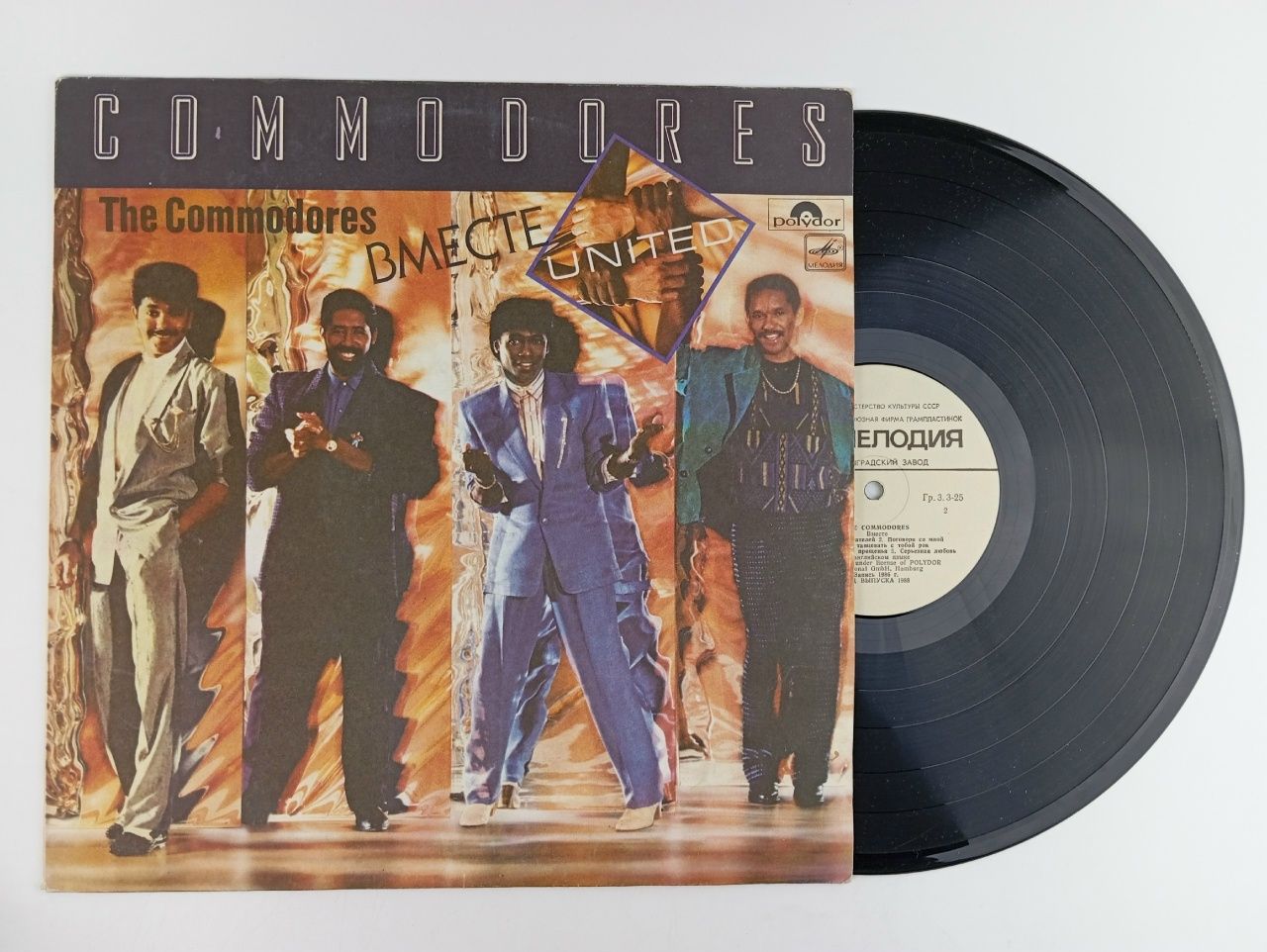 Обложка: Виниловая пластинка Commodores "United"