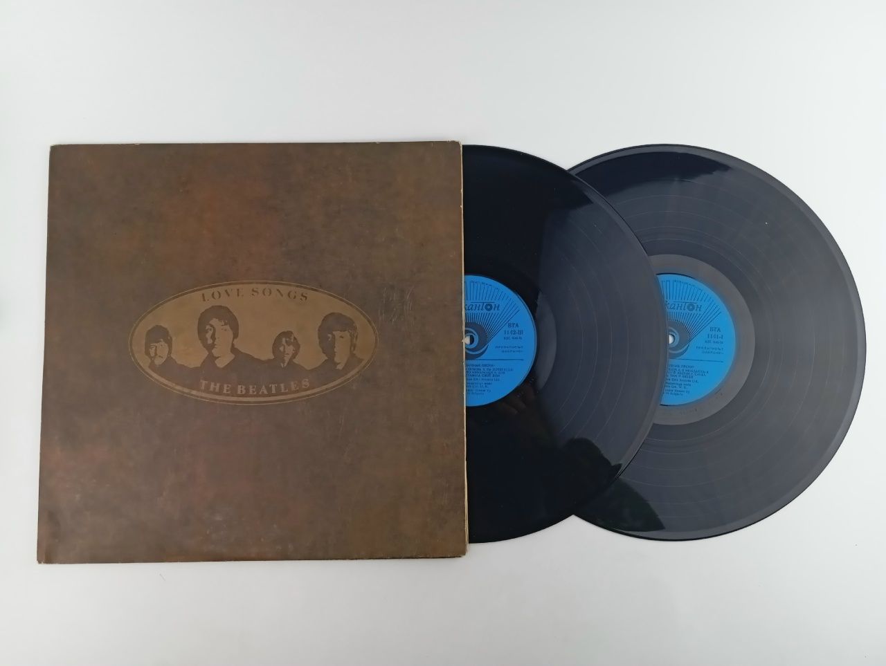 Обложка: Виниловая пластинка The Beatles. Love Songs 2LP