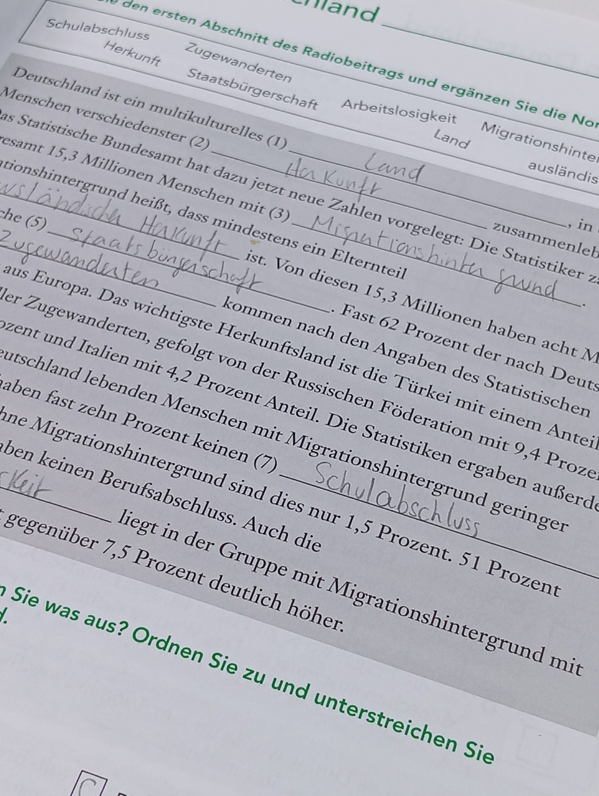 Aspekte: Mittelstufe Deutsch (Arbeitsbuch 2).