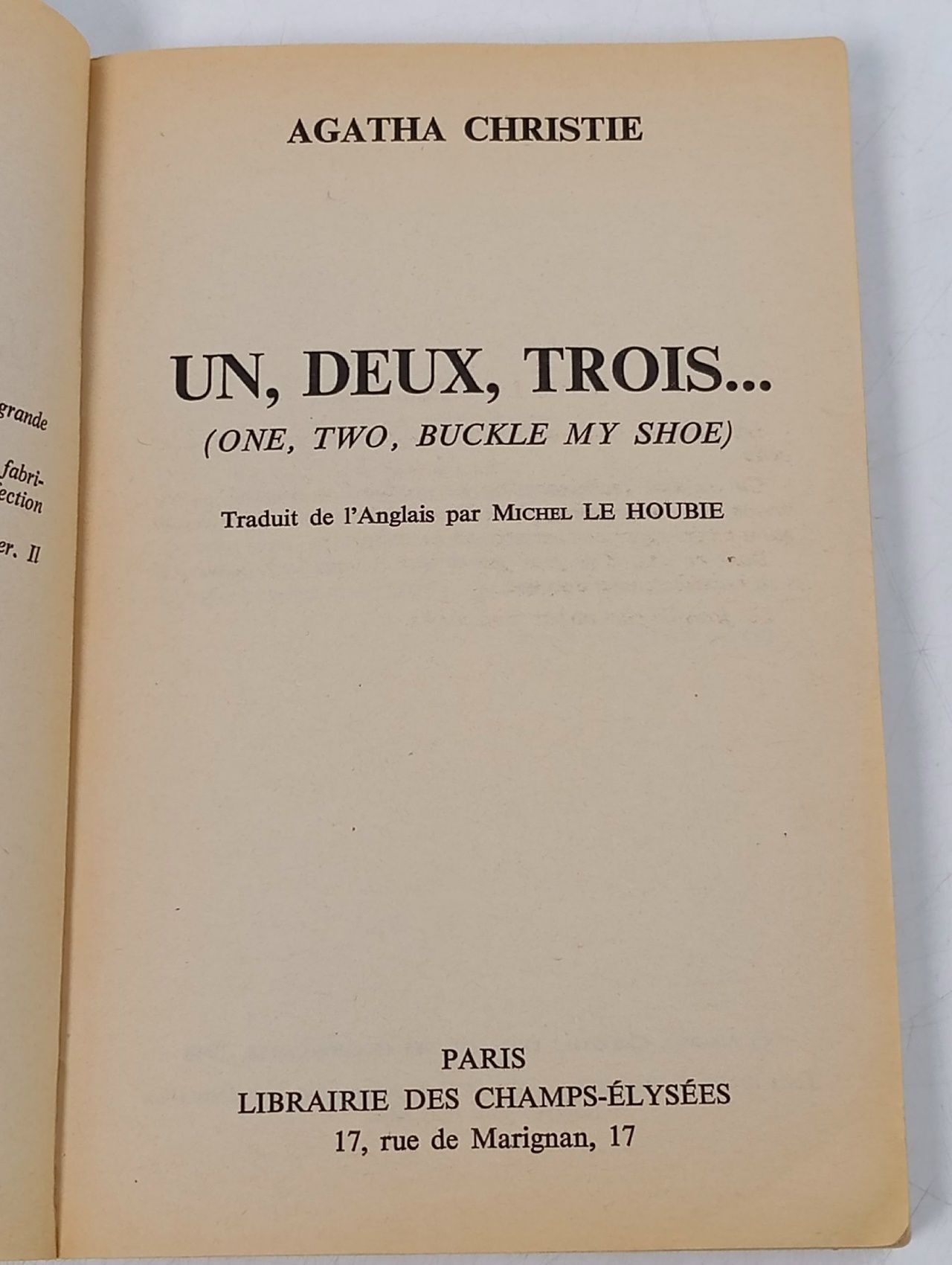 Раз, два, три, туфлю застегни (un, deux, trois)