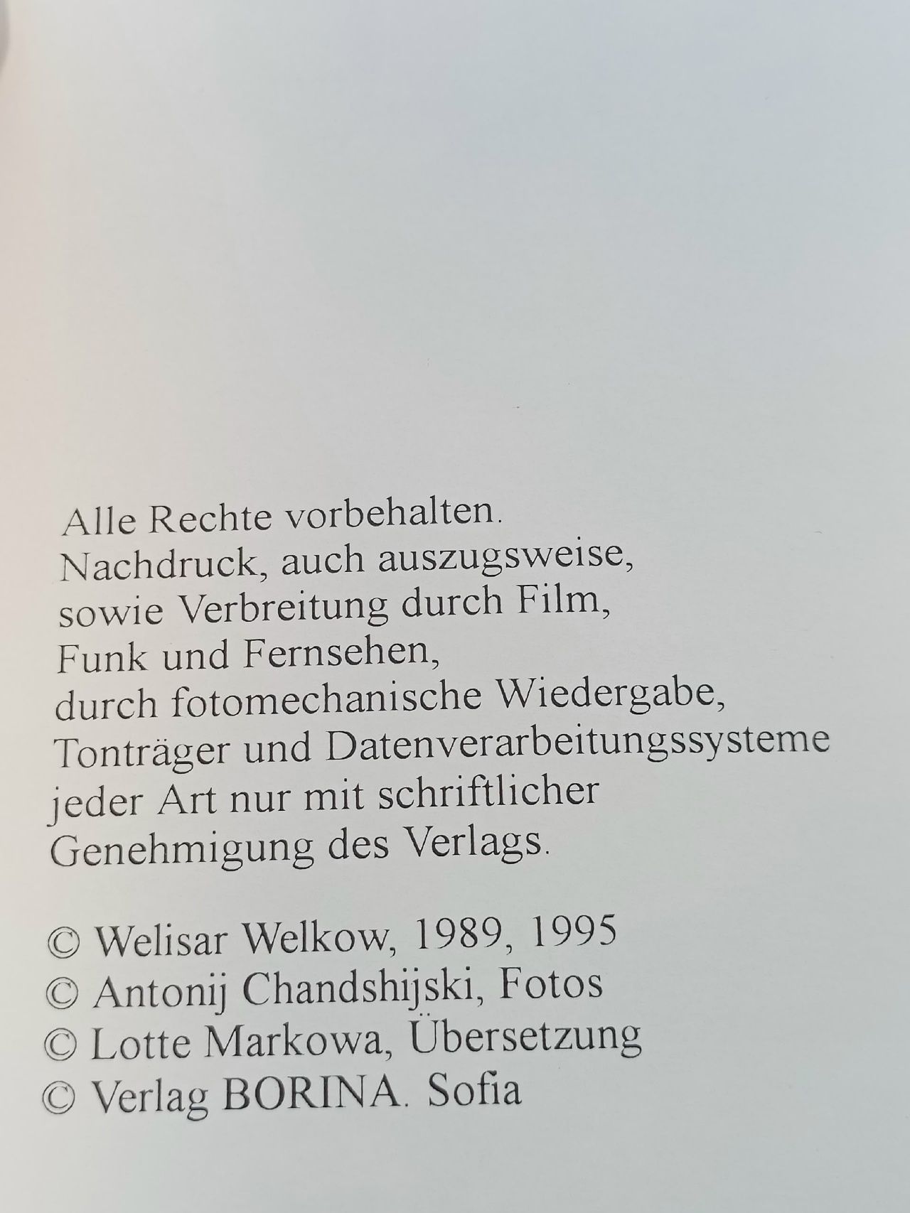 Nessebur. With 87 color and 72 black-and-white photos and plans. Путеводитель Велков Велизар