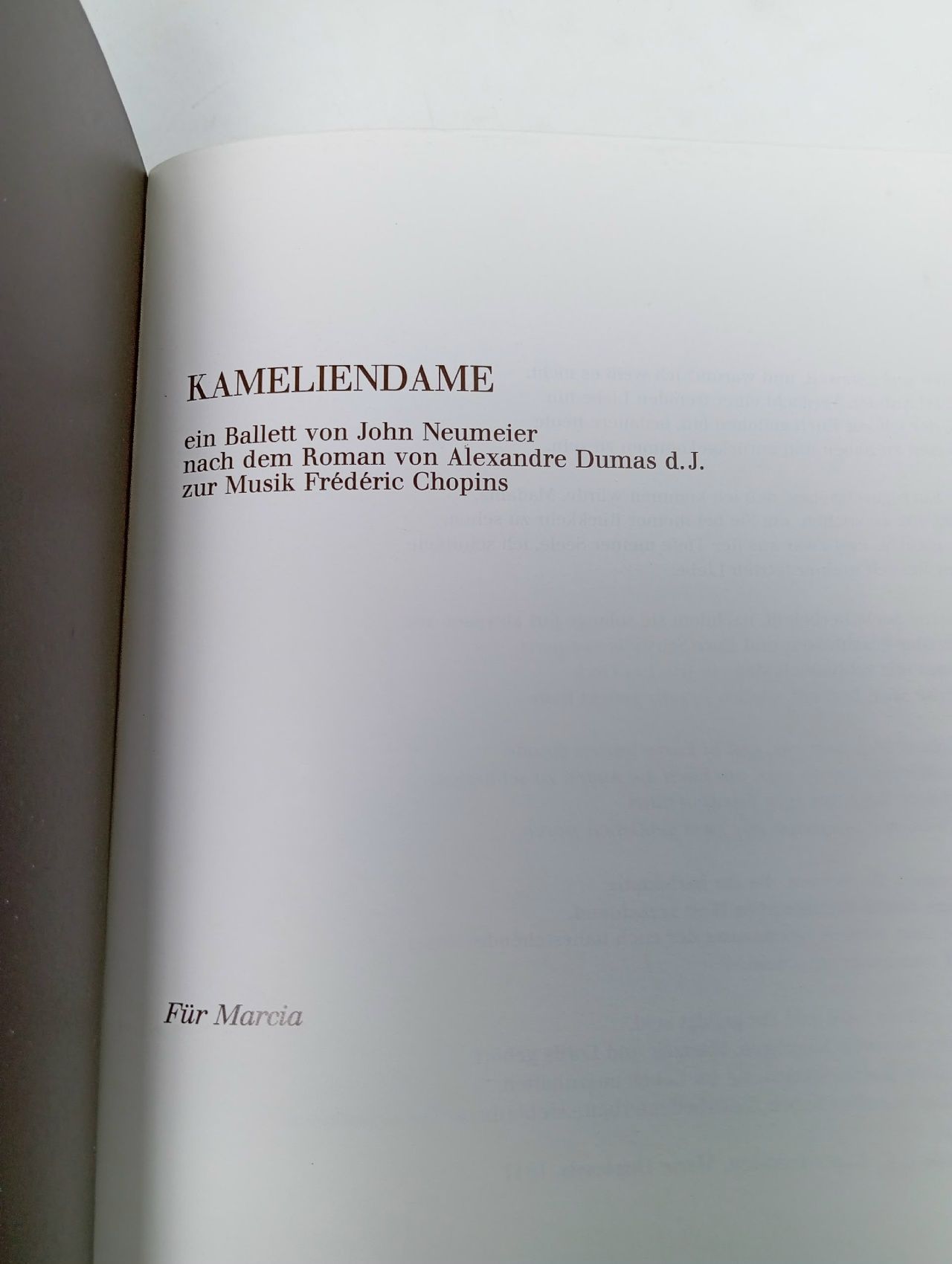 Дама с камелиями