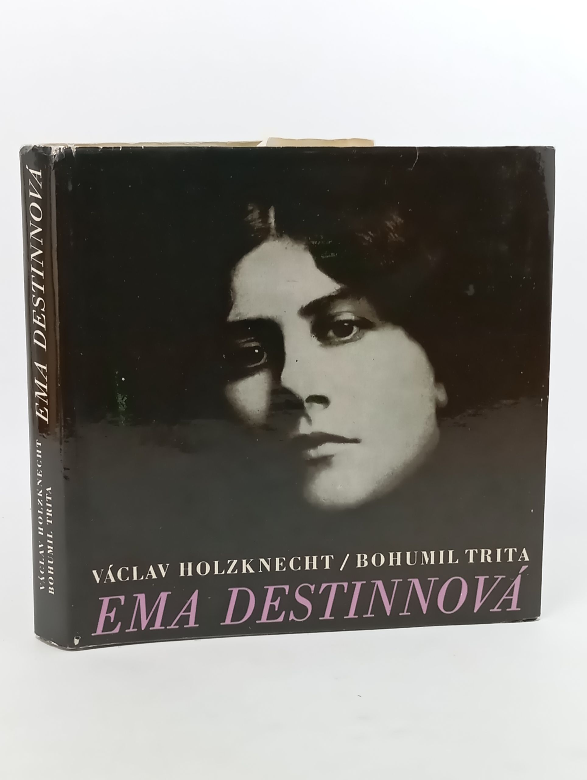 Обложка: Ema Destinnova