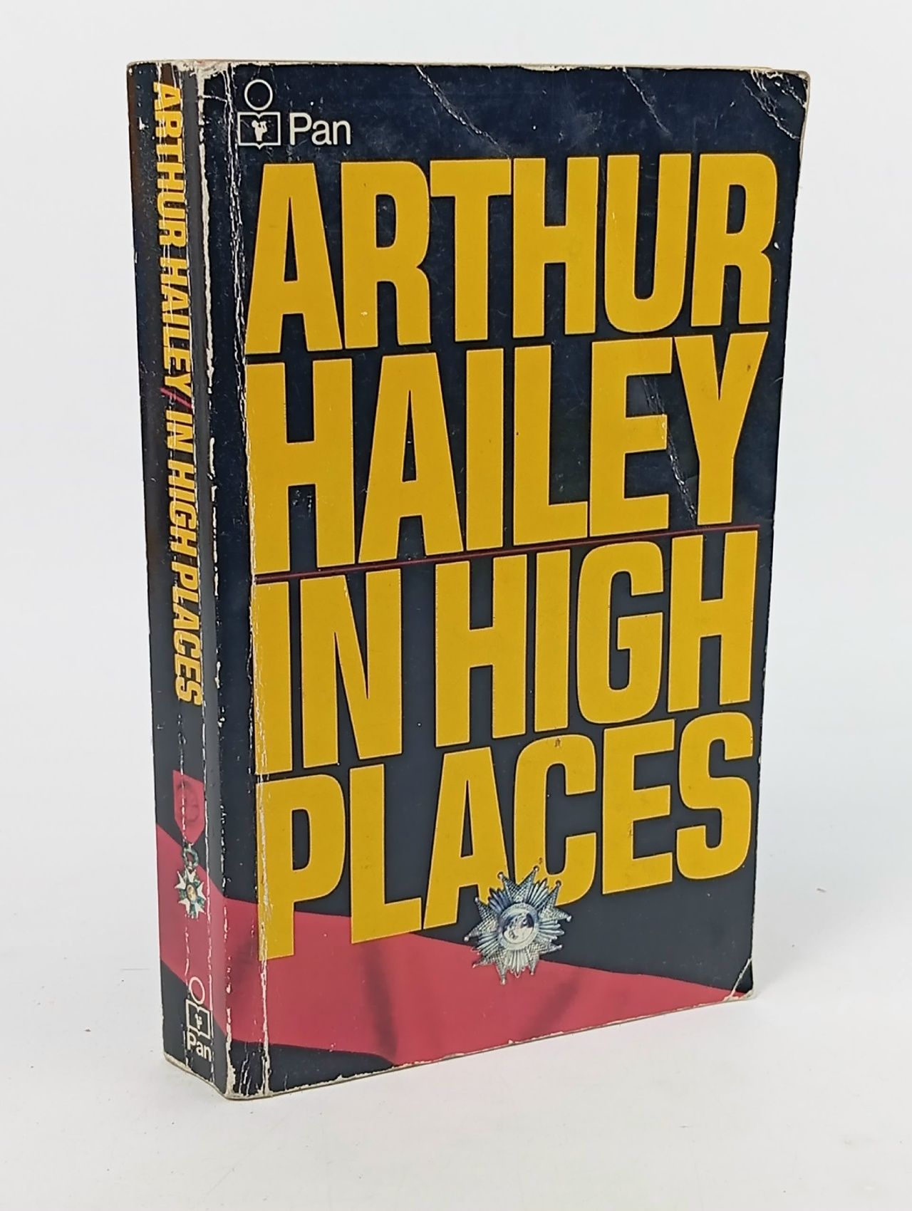 Обложка: В высших сферах (In High Places)