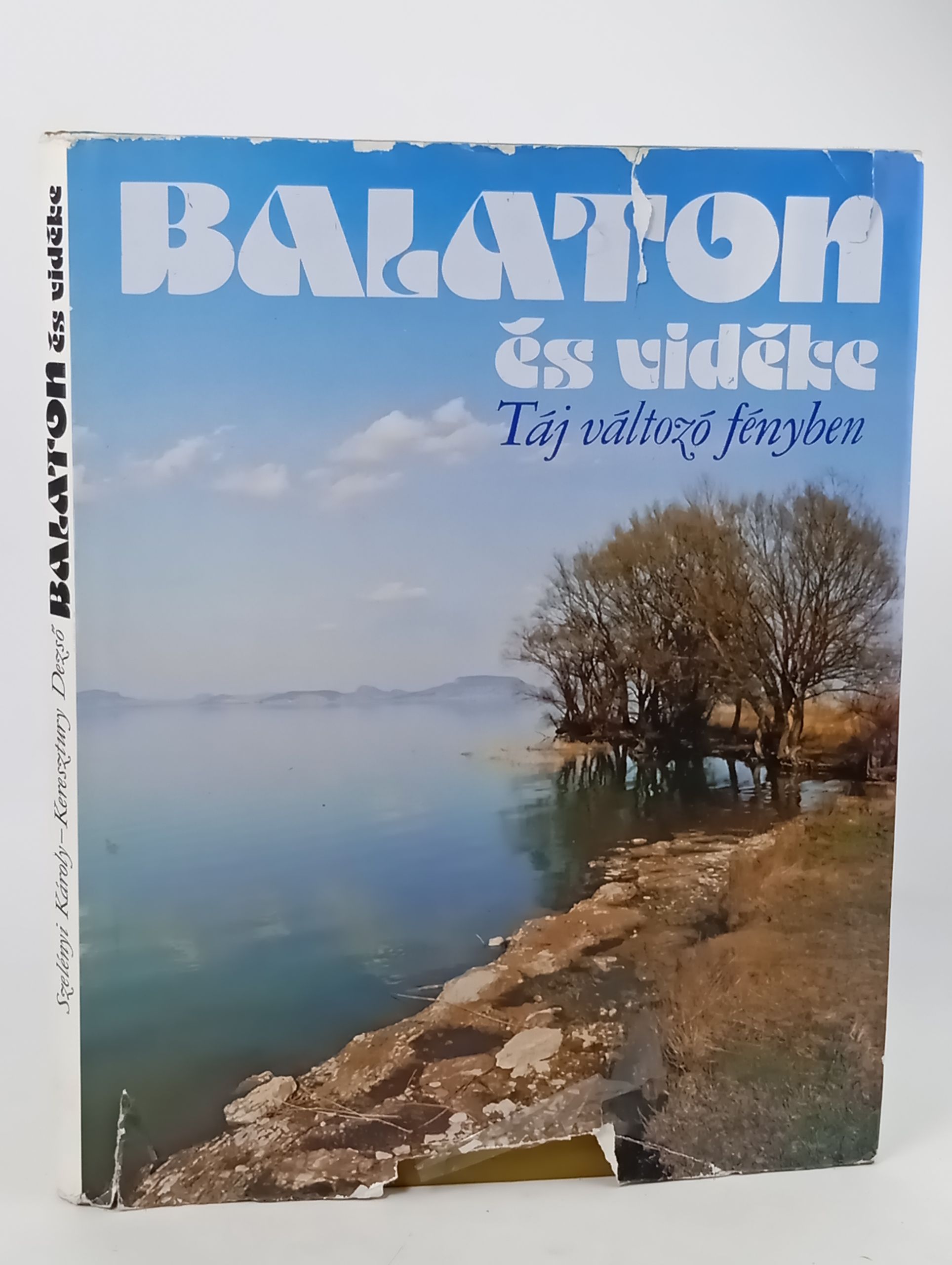 Обложка: Balaton es videke. Taj valtozo fenyben