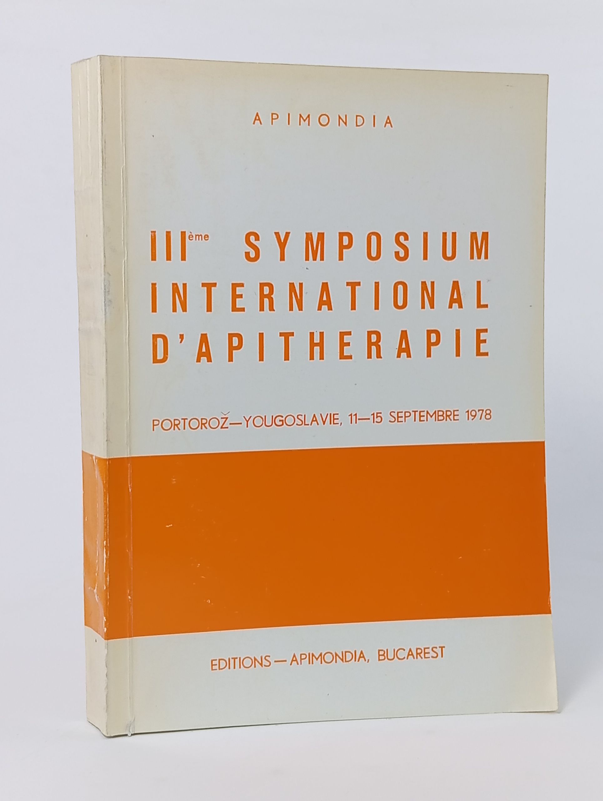 Обложка: IIIme Symposium International d'Apithrapie